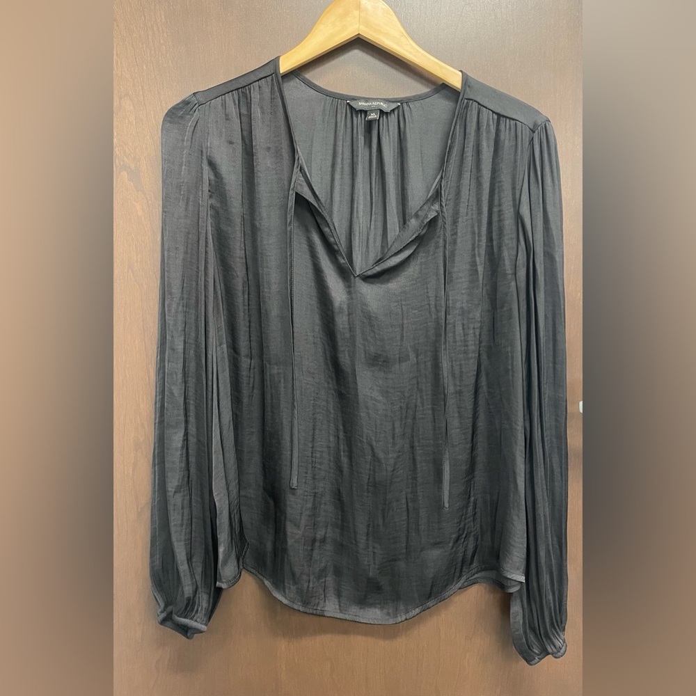 Banana Republic Soft Satin Blouse Long Sleeve. Color - Black EUC Size XL💙